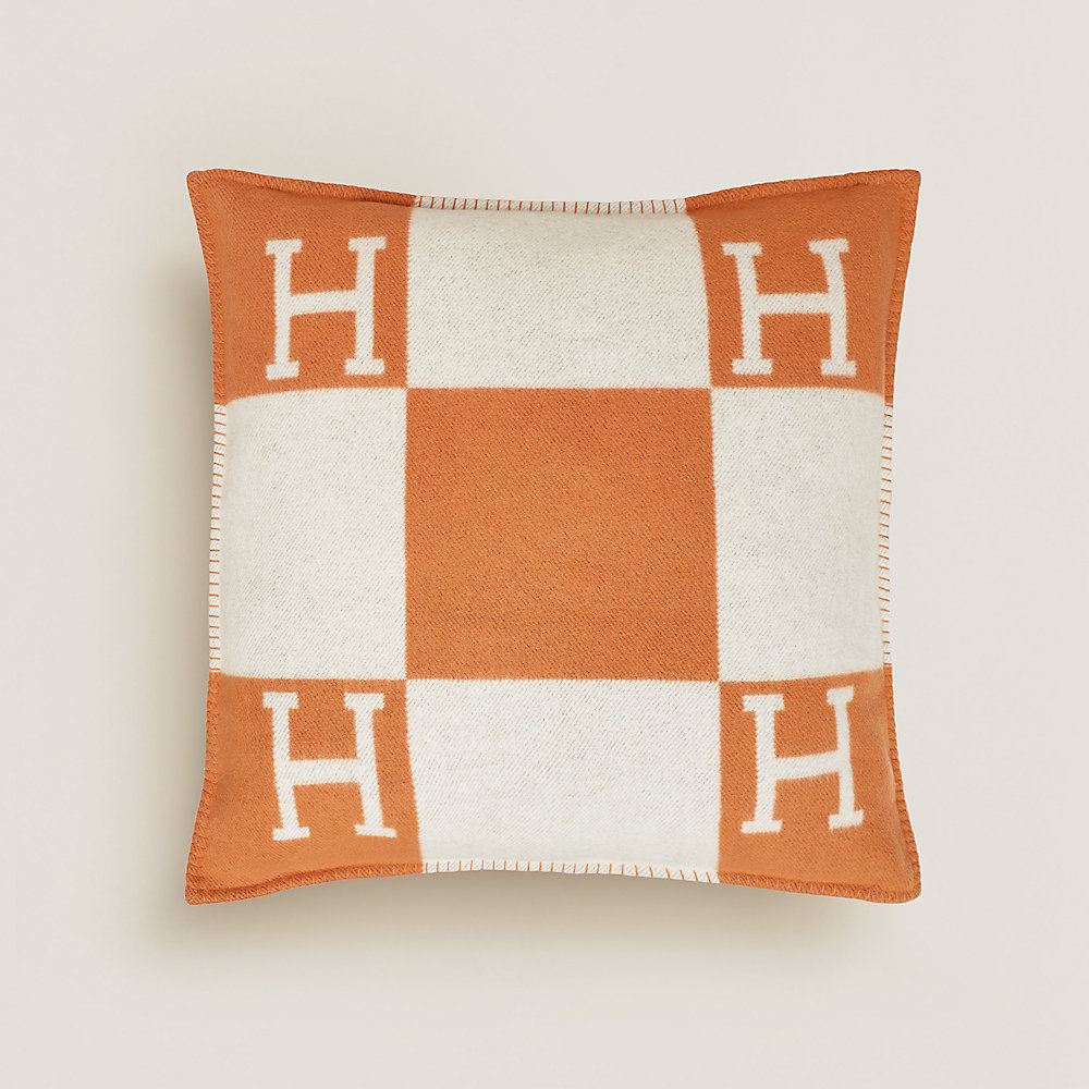 クッション 《アヴァロン》 GM | Hermès - エルメス-公式サイト クッション 《アヴァロン》 GM | Hermès - エルメス-公式サイト